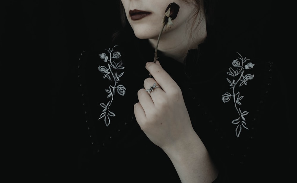 woman in black and white floral shirt