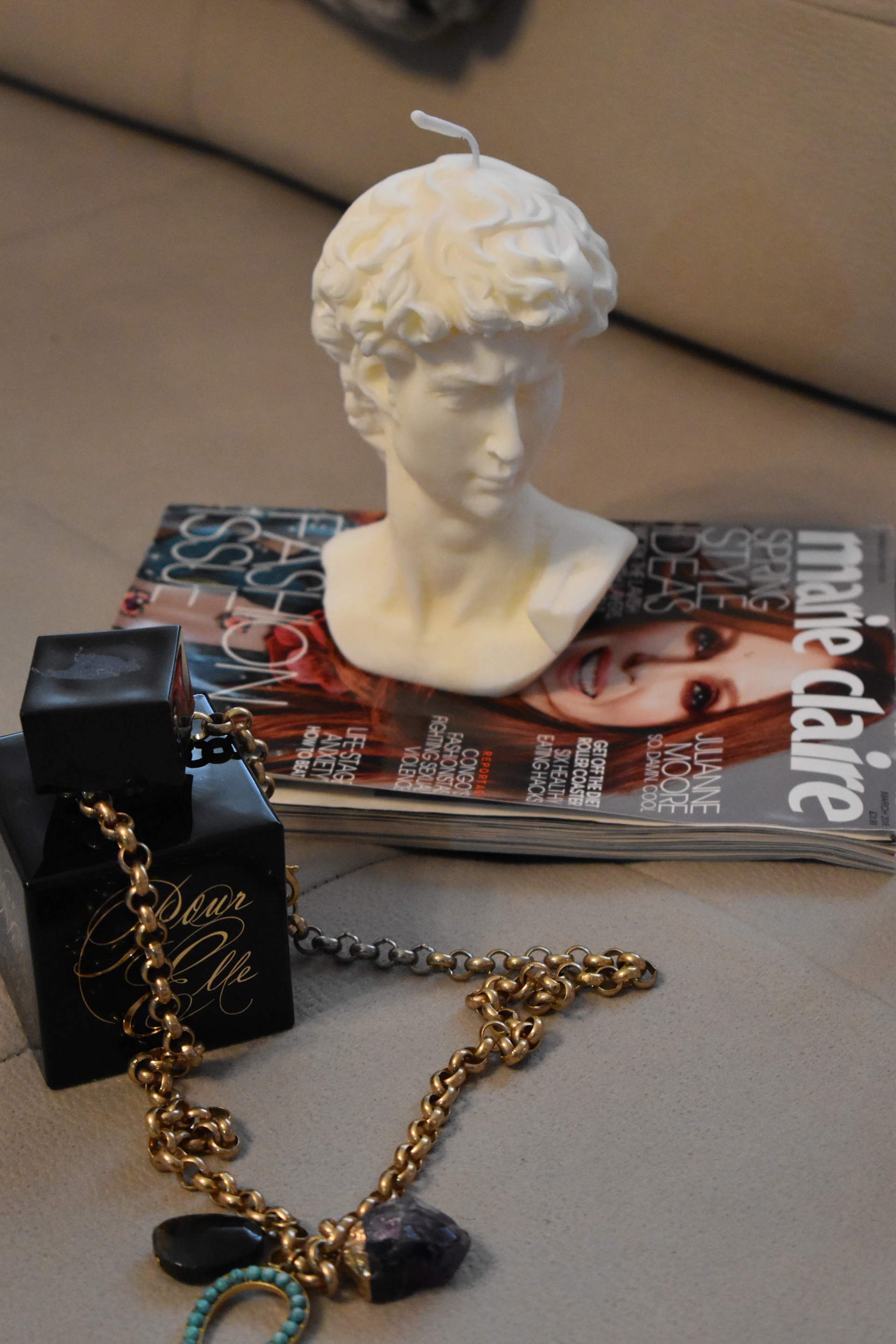 gray computer monitor