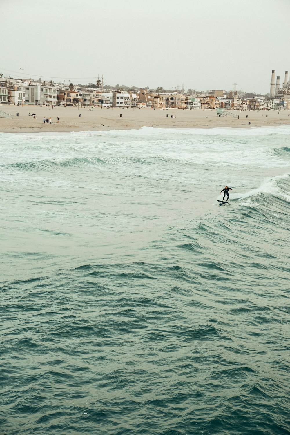 persone sulla spiaggia durante il giorno