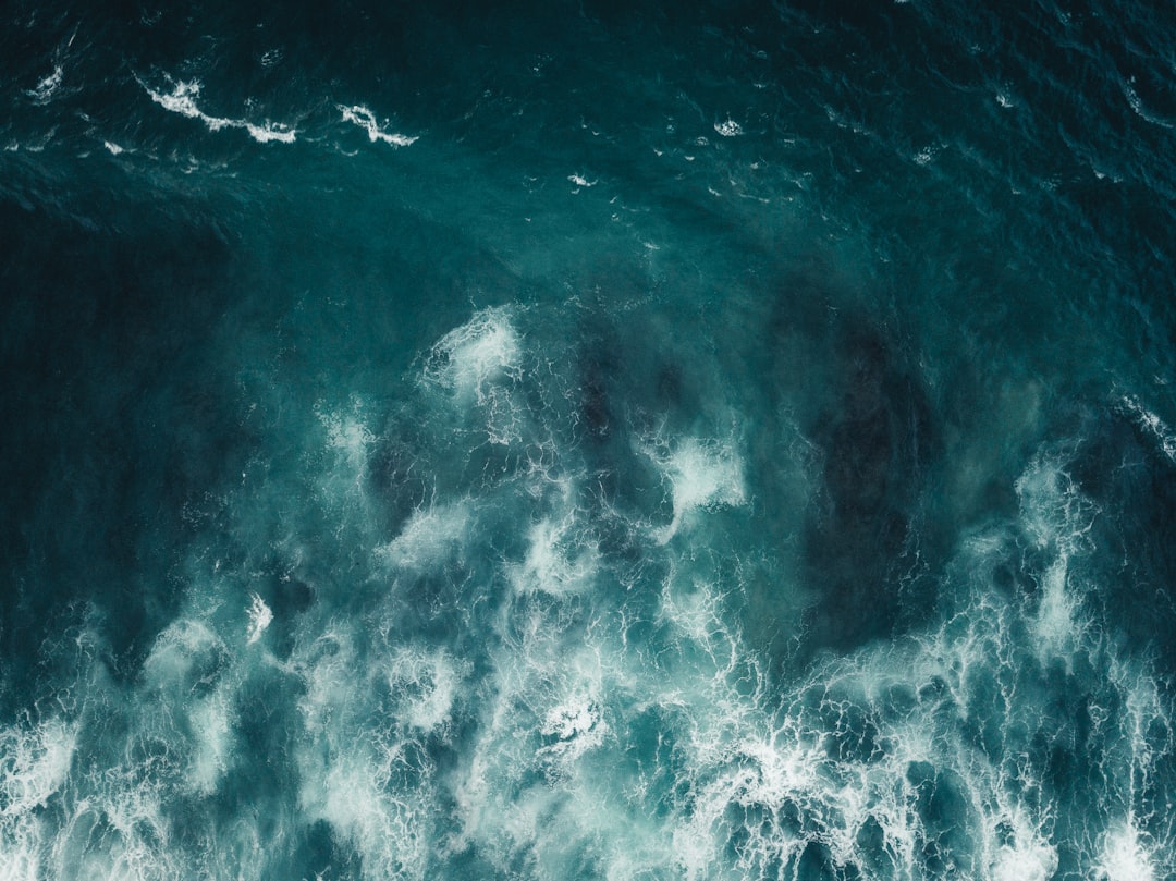 blue ocean waves during daytime