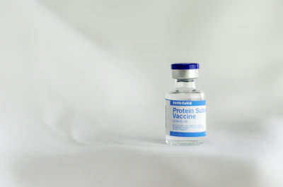 Photo of a vial with a detailed, compliant technical label showing braille and FDA guidelines.