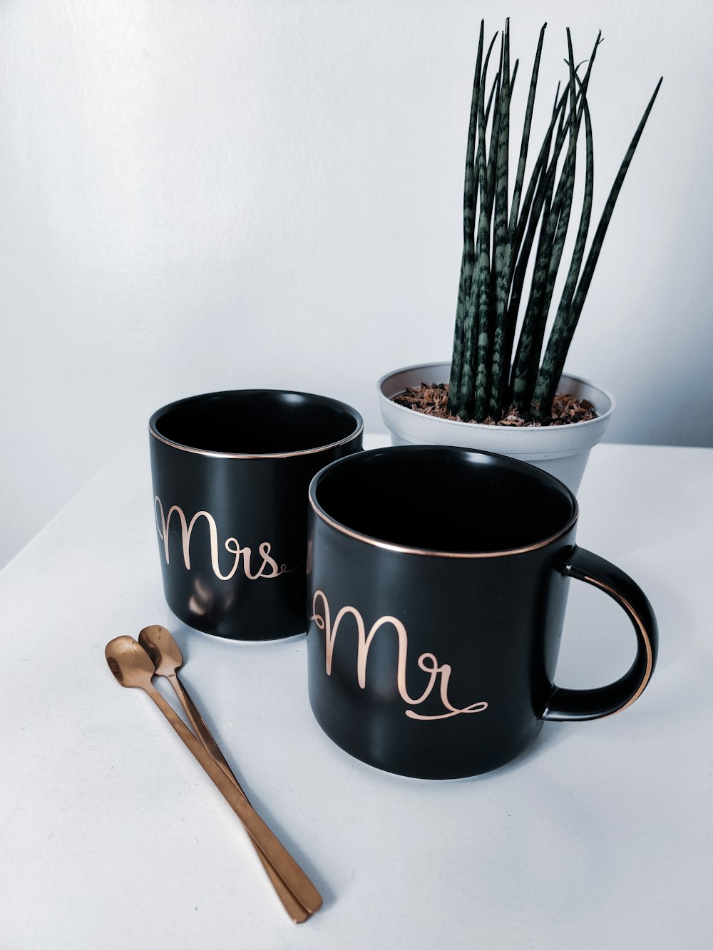 black and white ceramic mug