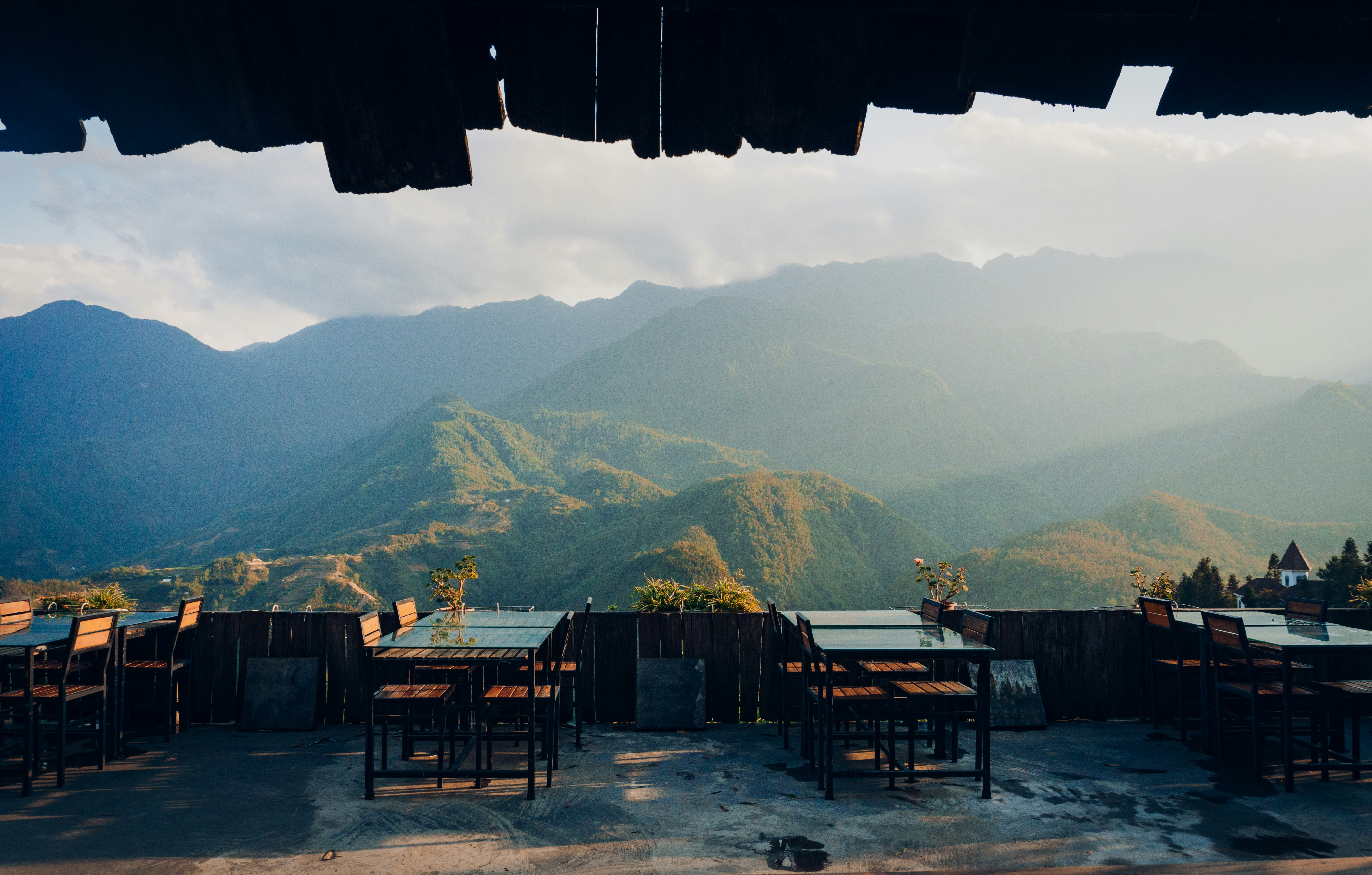 Image credit: Tien Vu Ngoc via unsplash
Image of a cosy mountain cafe, places to visit in Himachal Pradesh