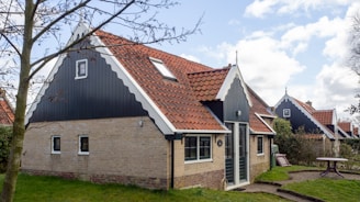 Charming townhouse with modern finishes and a small patio in Rubí.