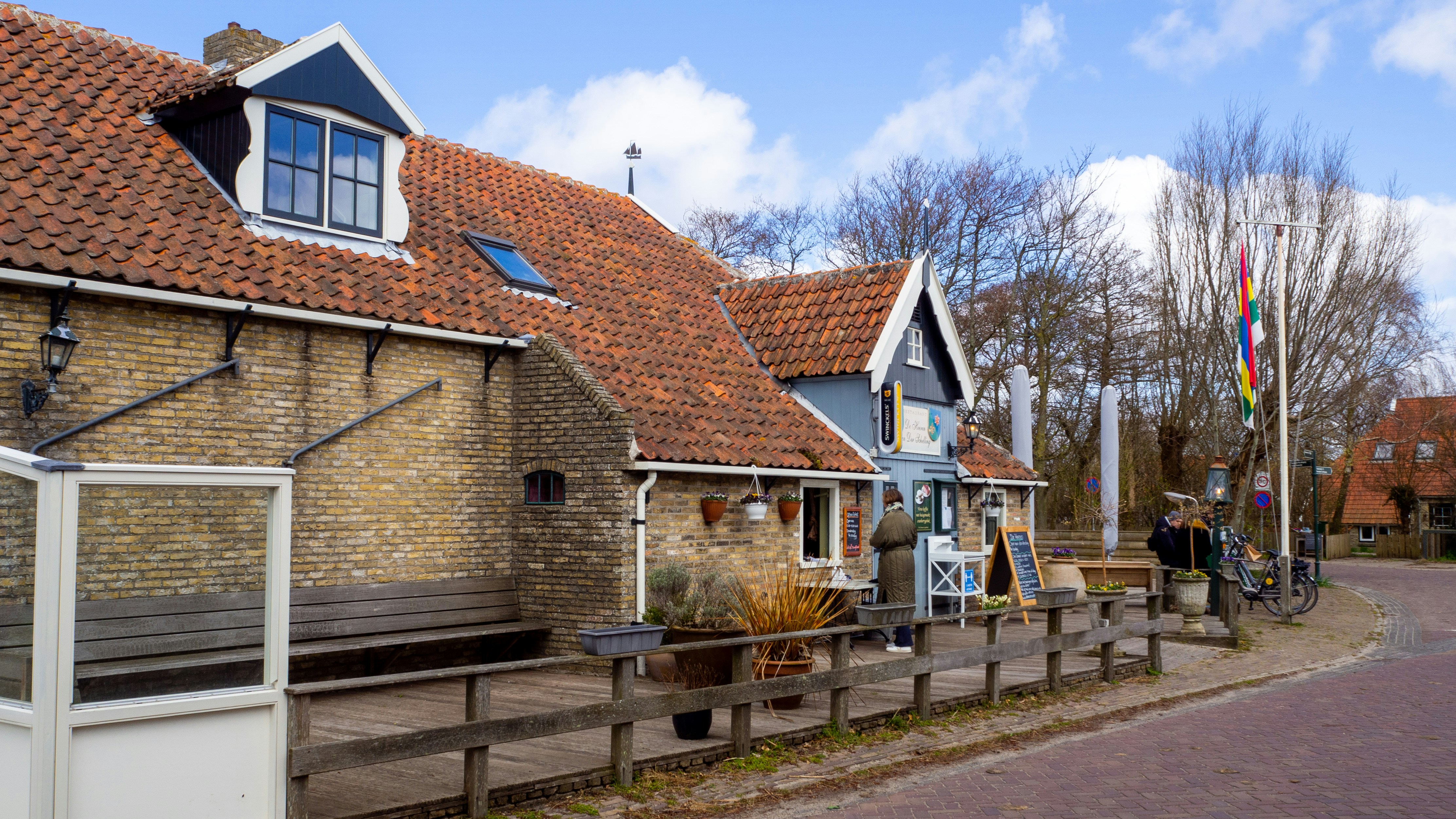 Photo by wimvanteinde