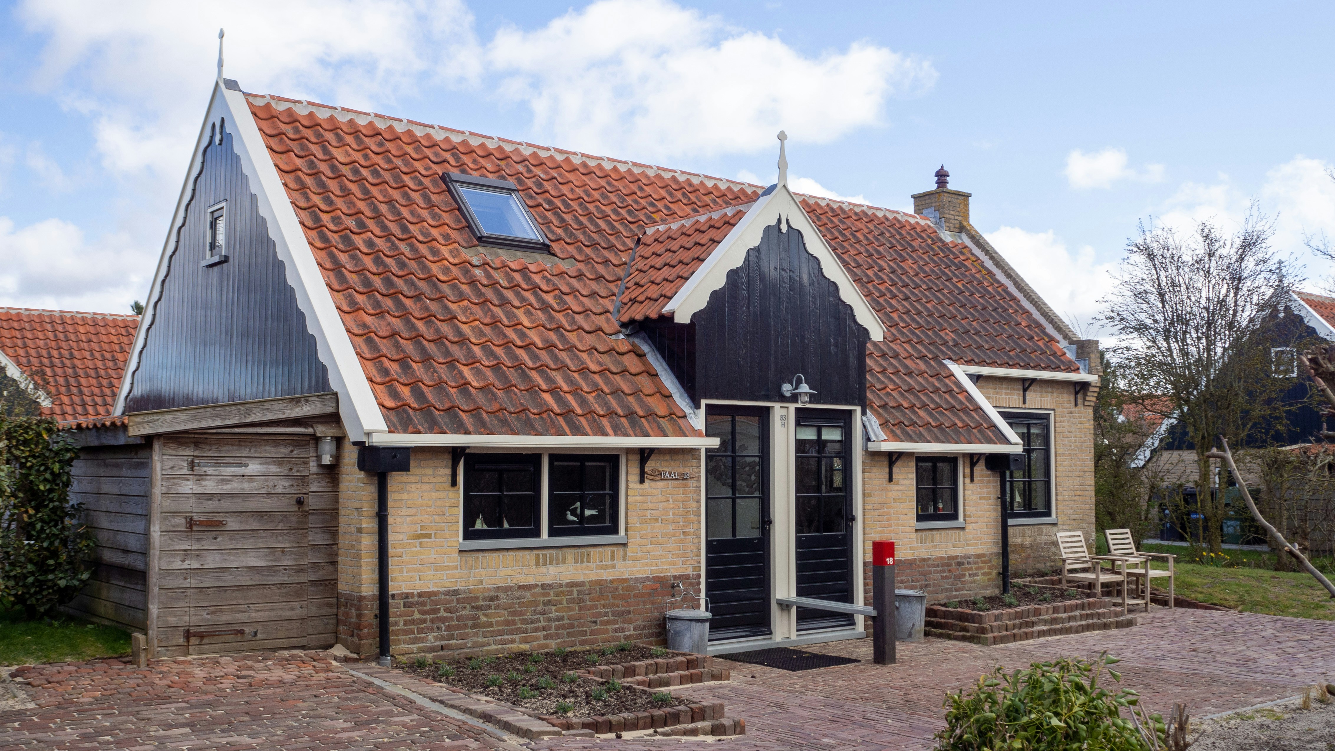 Photo by wimvanteinde