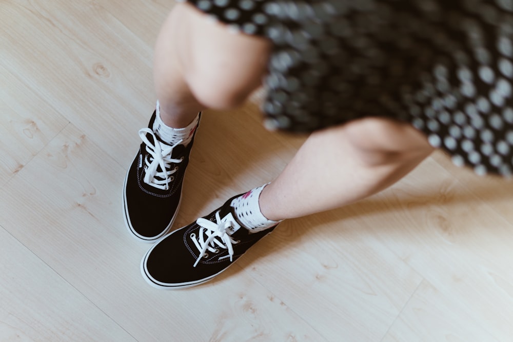 Person wearing black and white sneakers photo – Free Vans Image on Unsplash