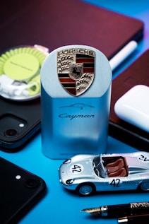 blue and silver can opener