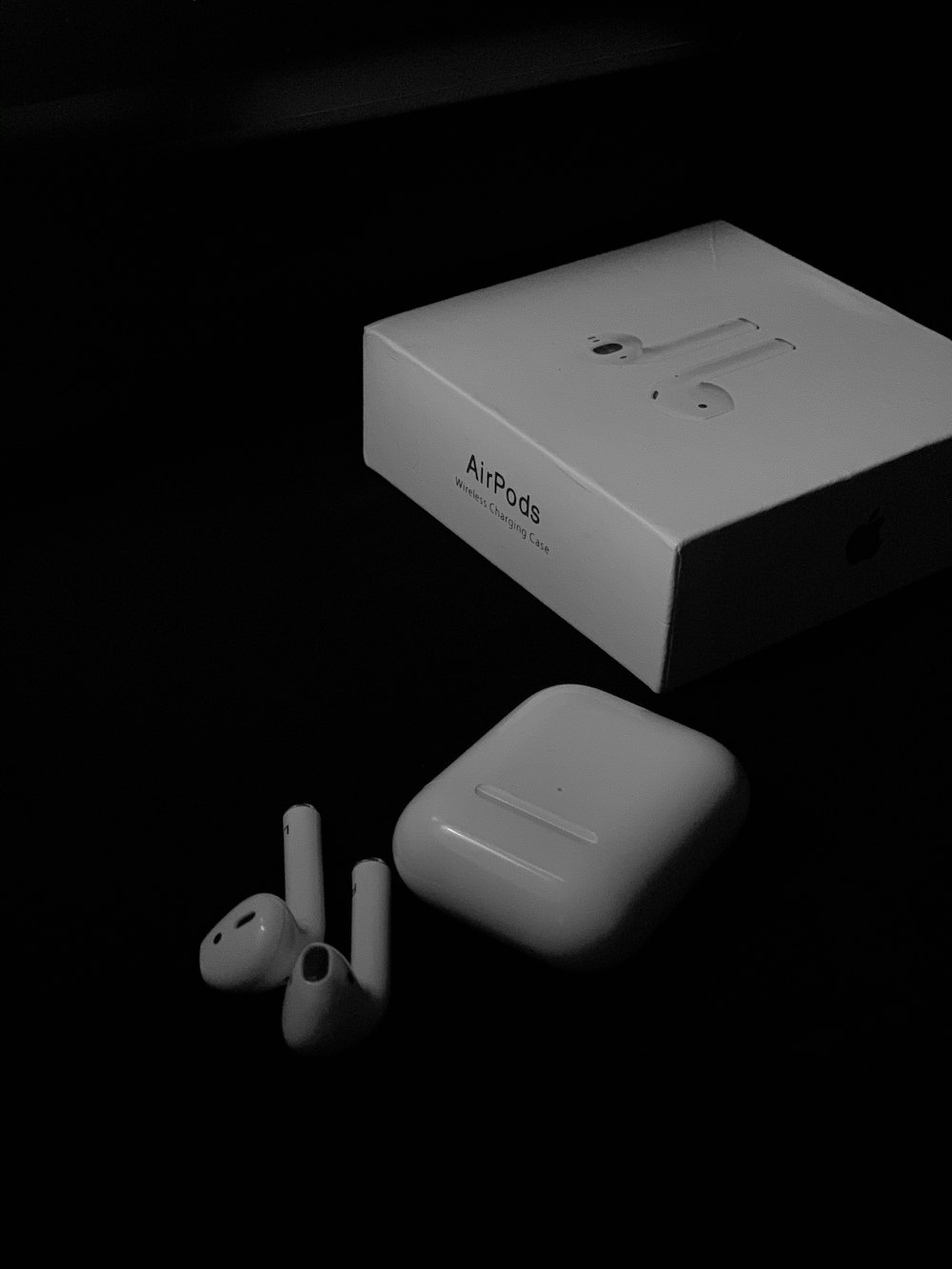 auriculares de maçã branca com caixa