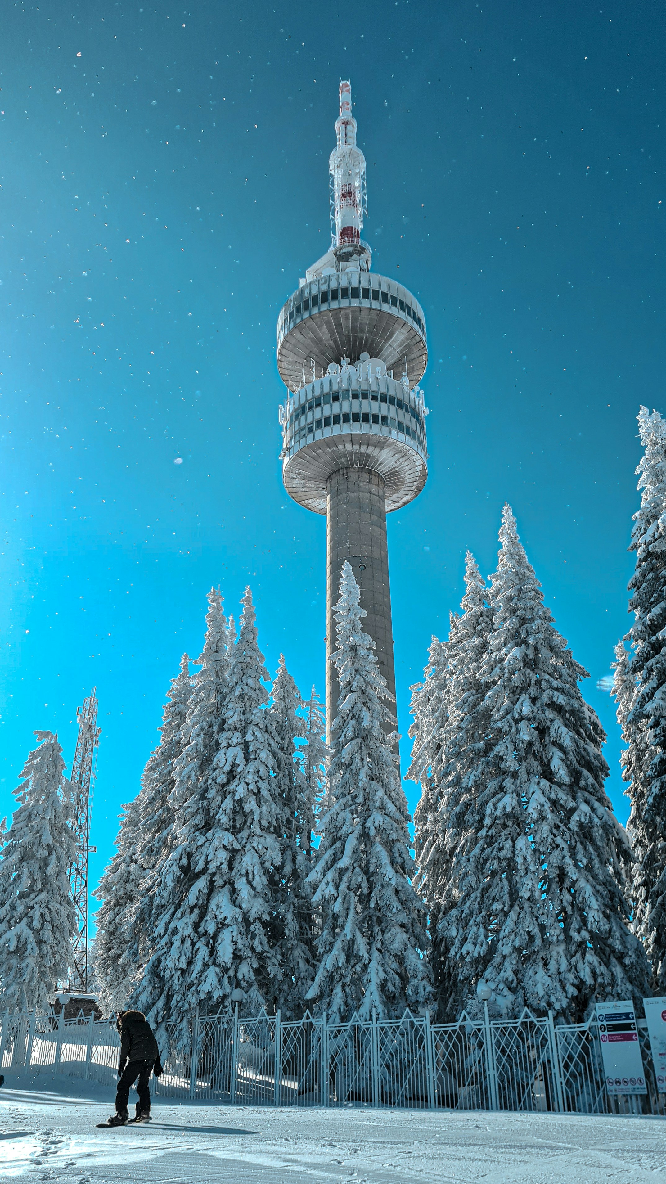 winter phone wallpaper, wallpaper, Smartphone Battery in Cold: Tips to Extend Life 6