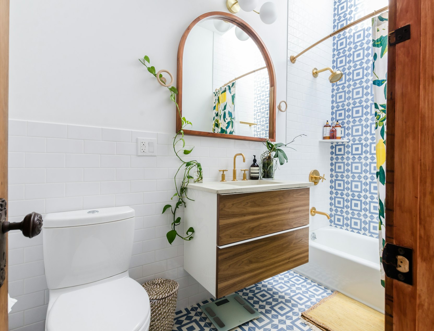 photo by Chastity Cortijo via unsplash.com - Blue bathroom decor ideas and accessories