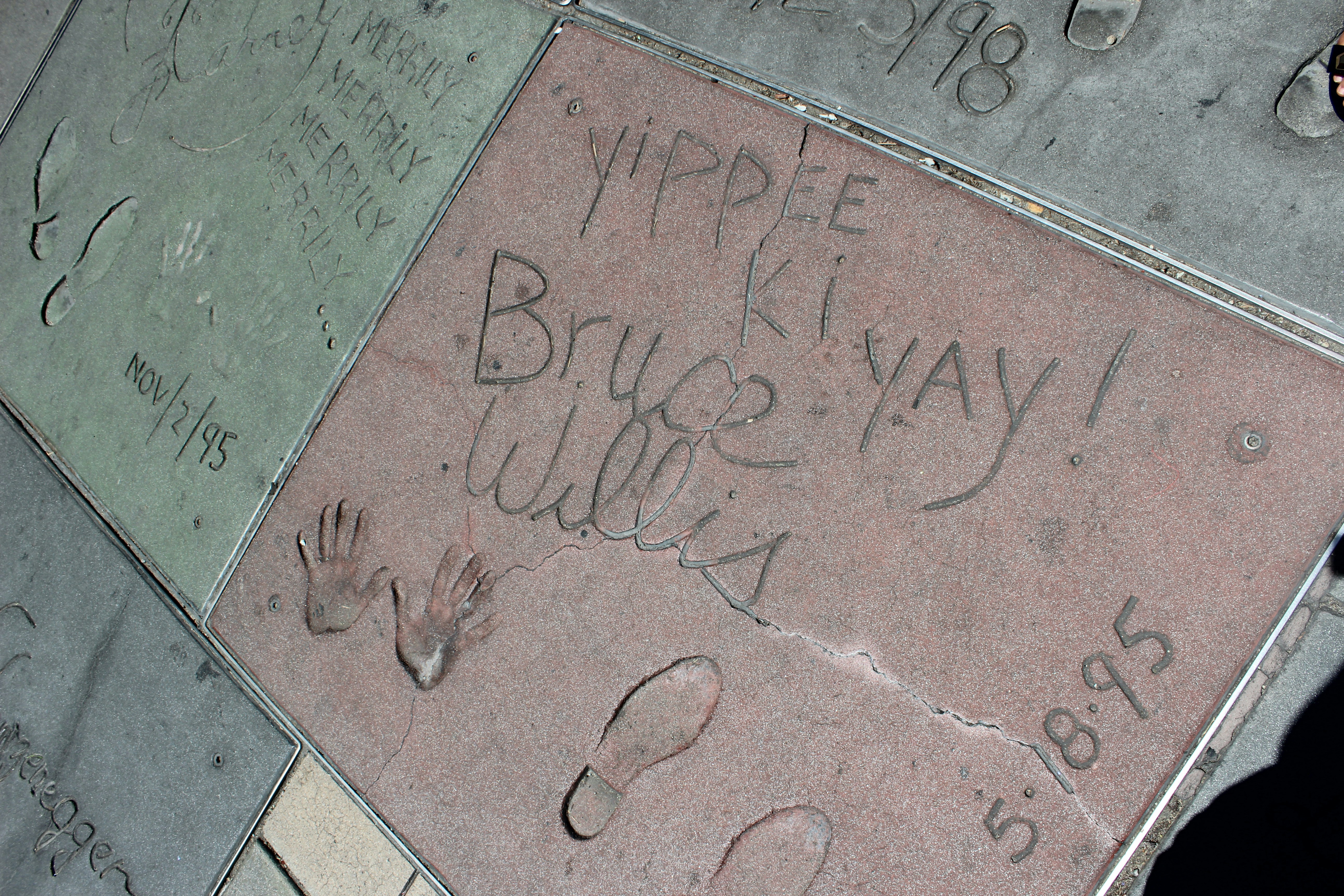 브루스 윌리스의 모든 것 그의 영화 경력과 개인적 여정