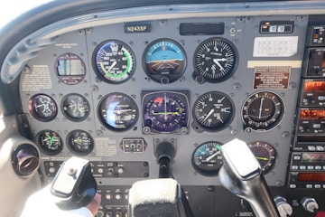 black and white analog gauge