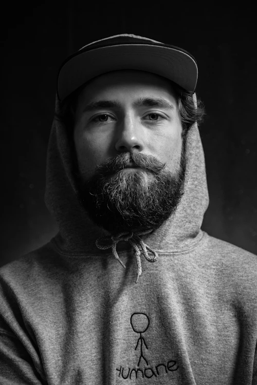 Retrato masculino em preto e branco