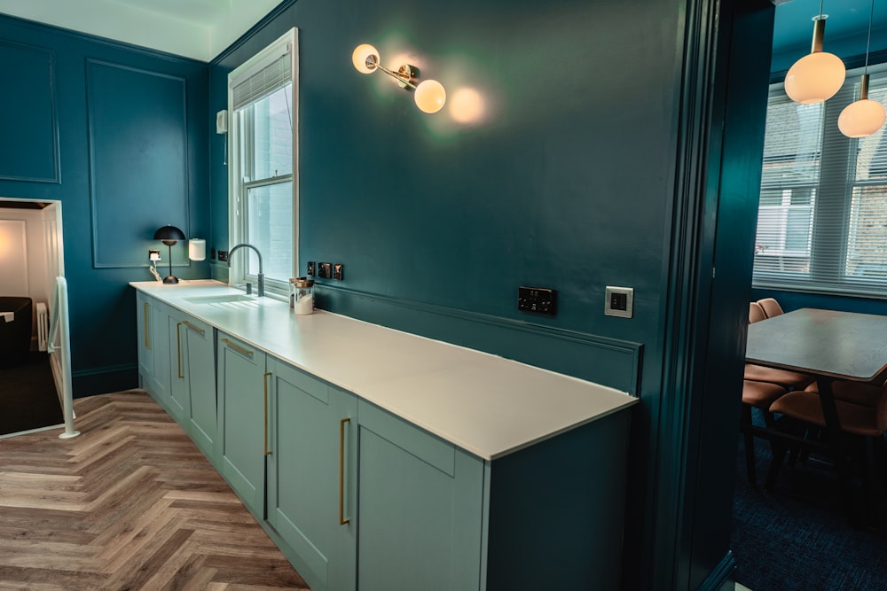 white ceramic sink with mirror