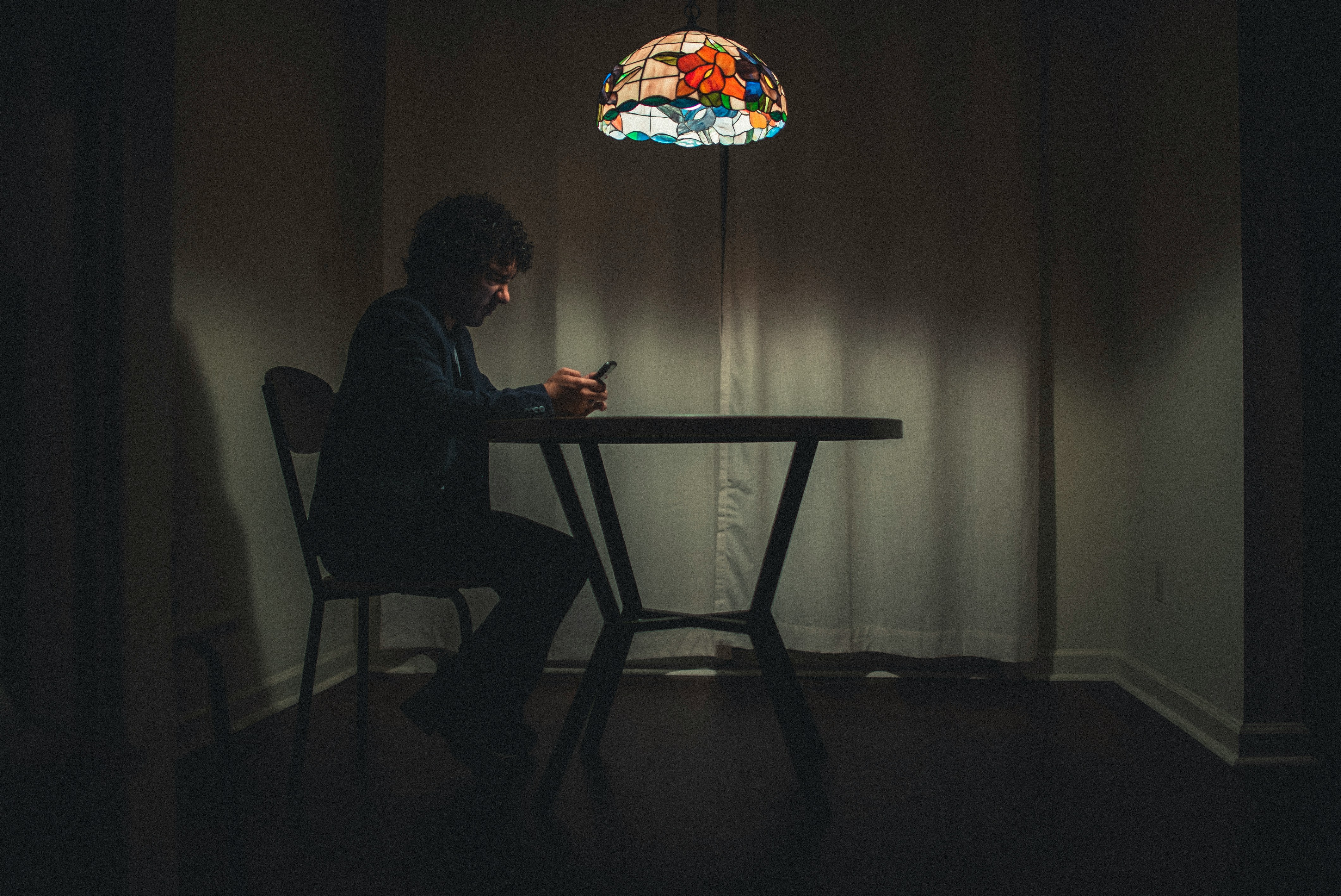 2 AM and Unfiltered: How the Late-Night Brain Becomes Your Best Creative Partner