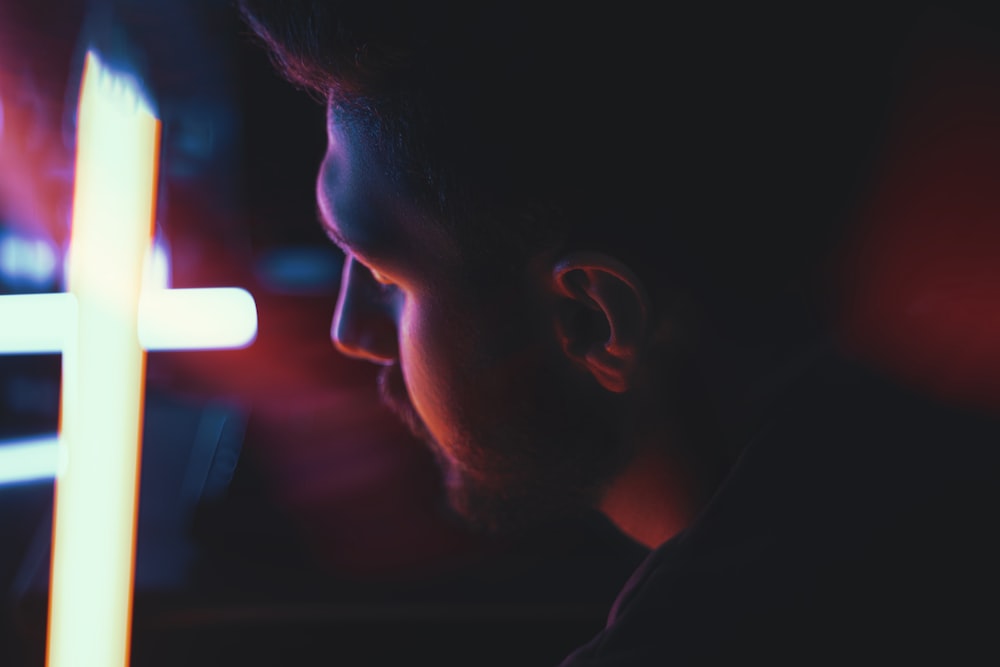 woman with blue eyes looking at the light