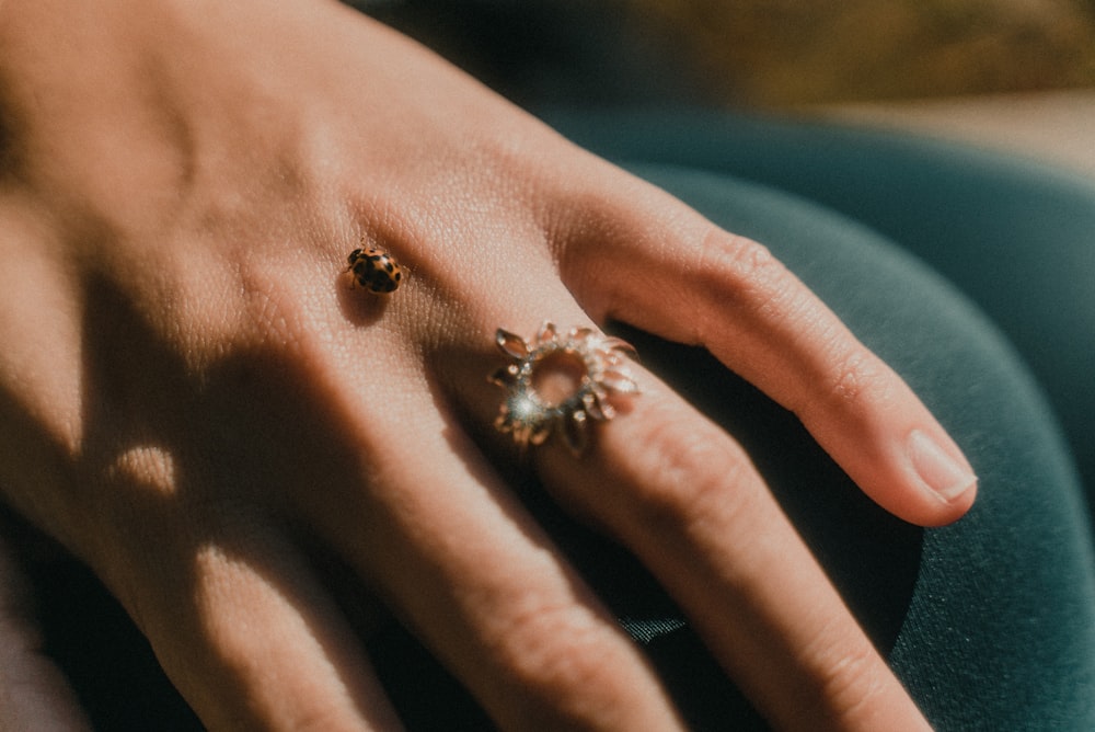 person wearing silver diamond ring