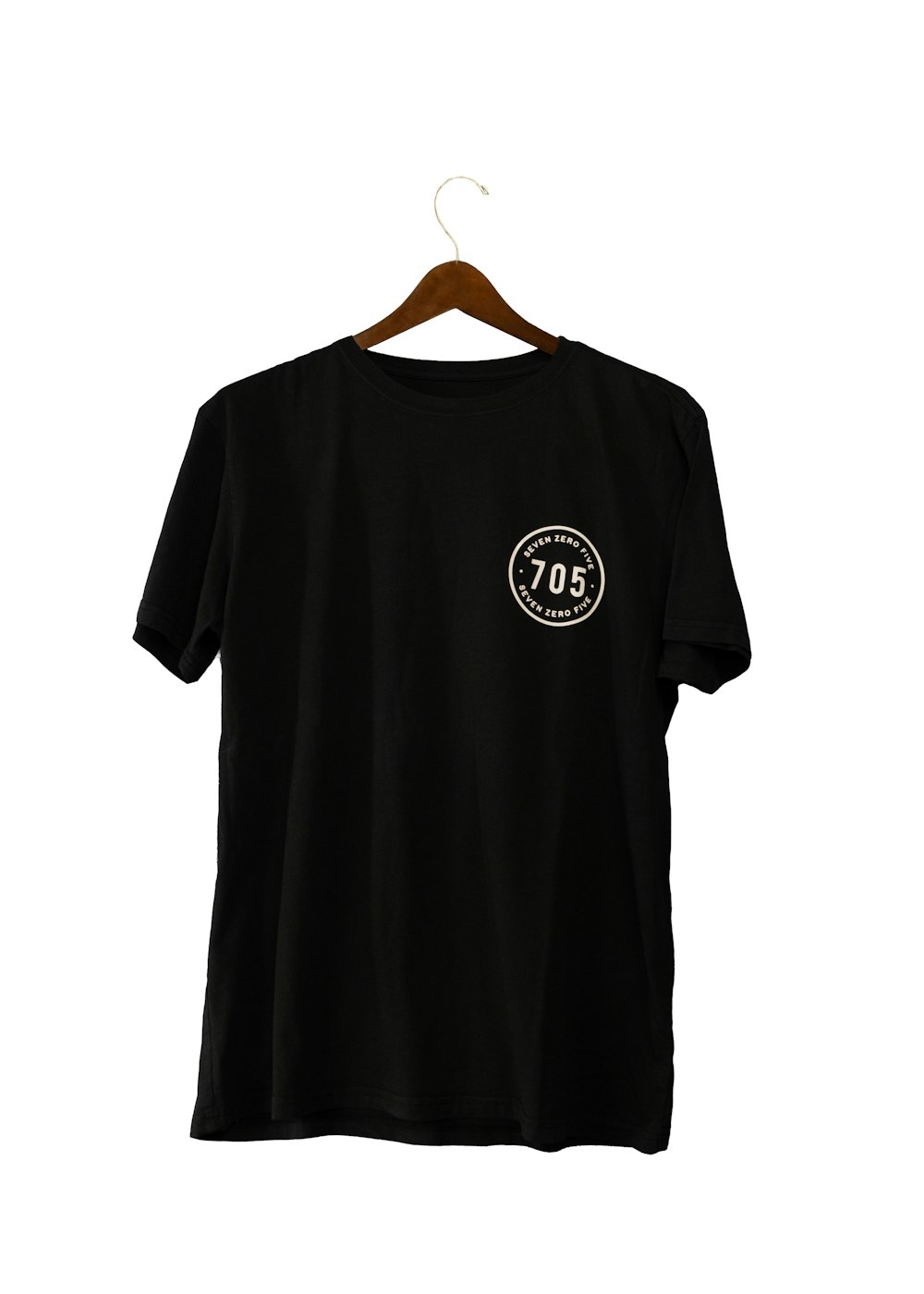 black crew neck t-shirt