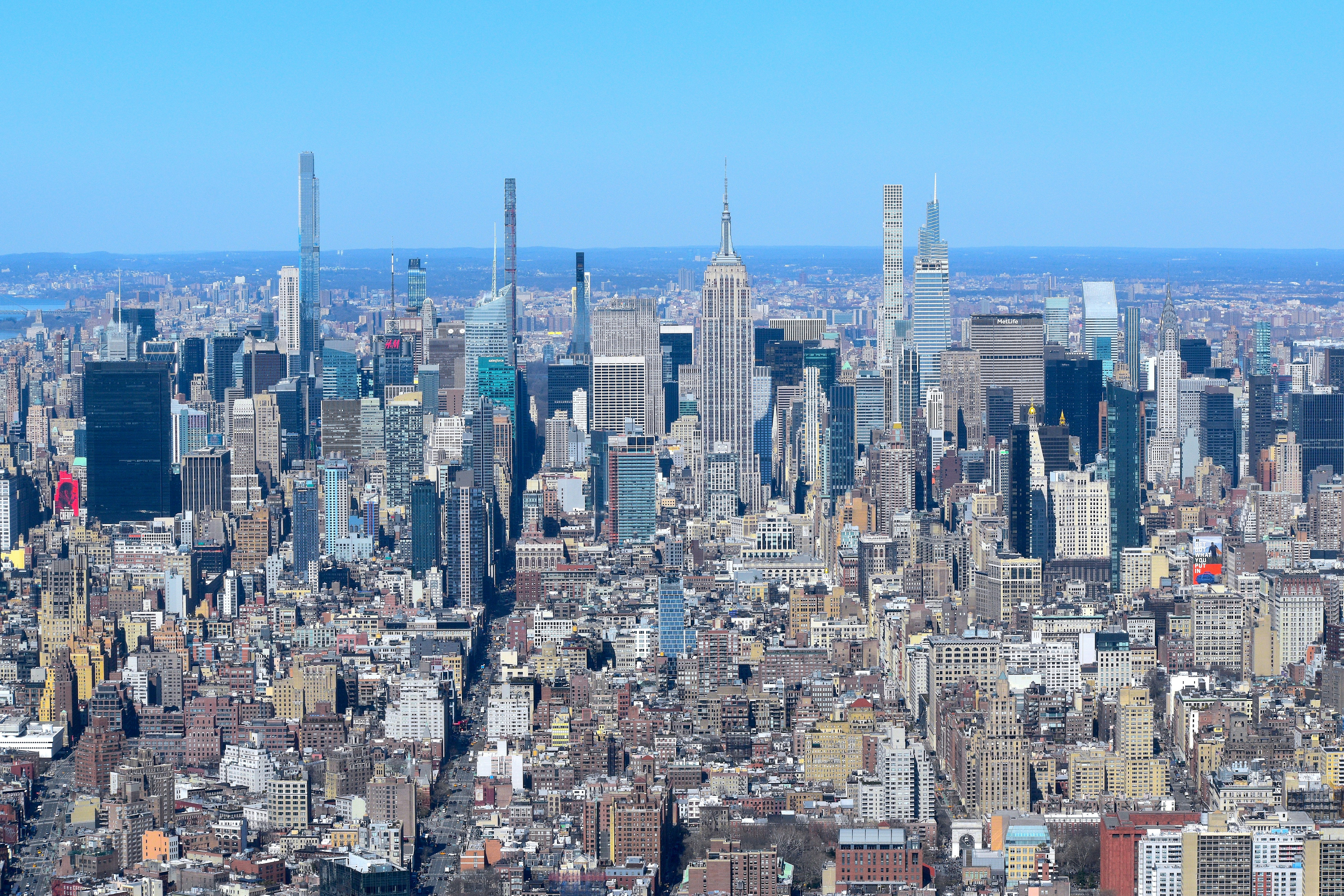 vista aérea dos edifícios da cidade durante o dia