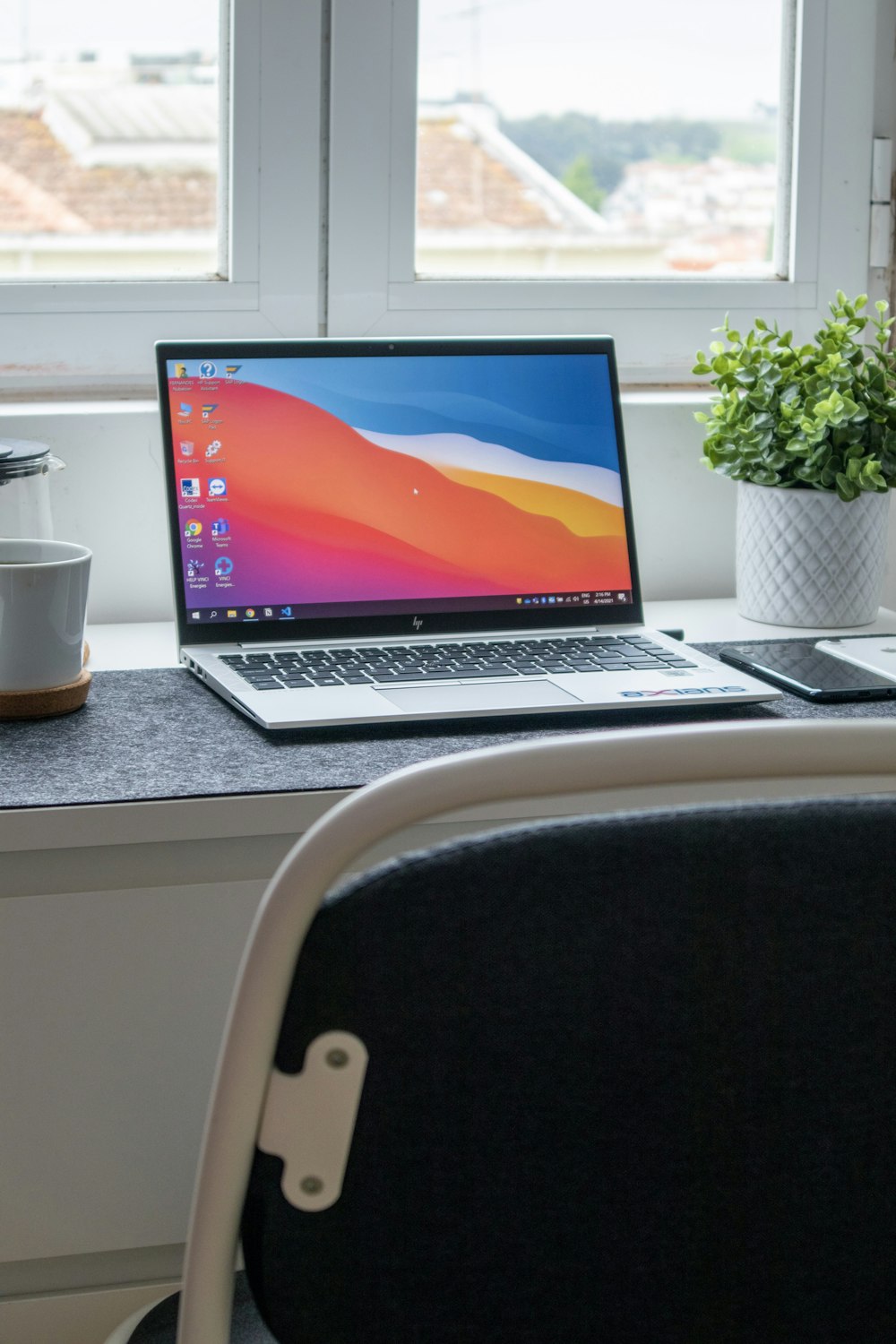 MacBook Pro su tavolo bianco