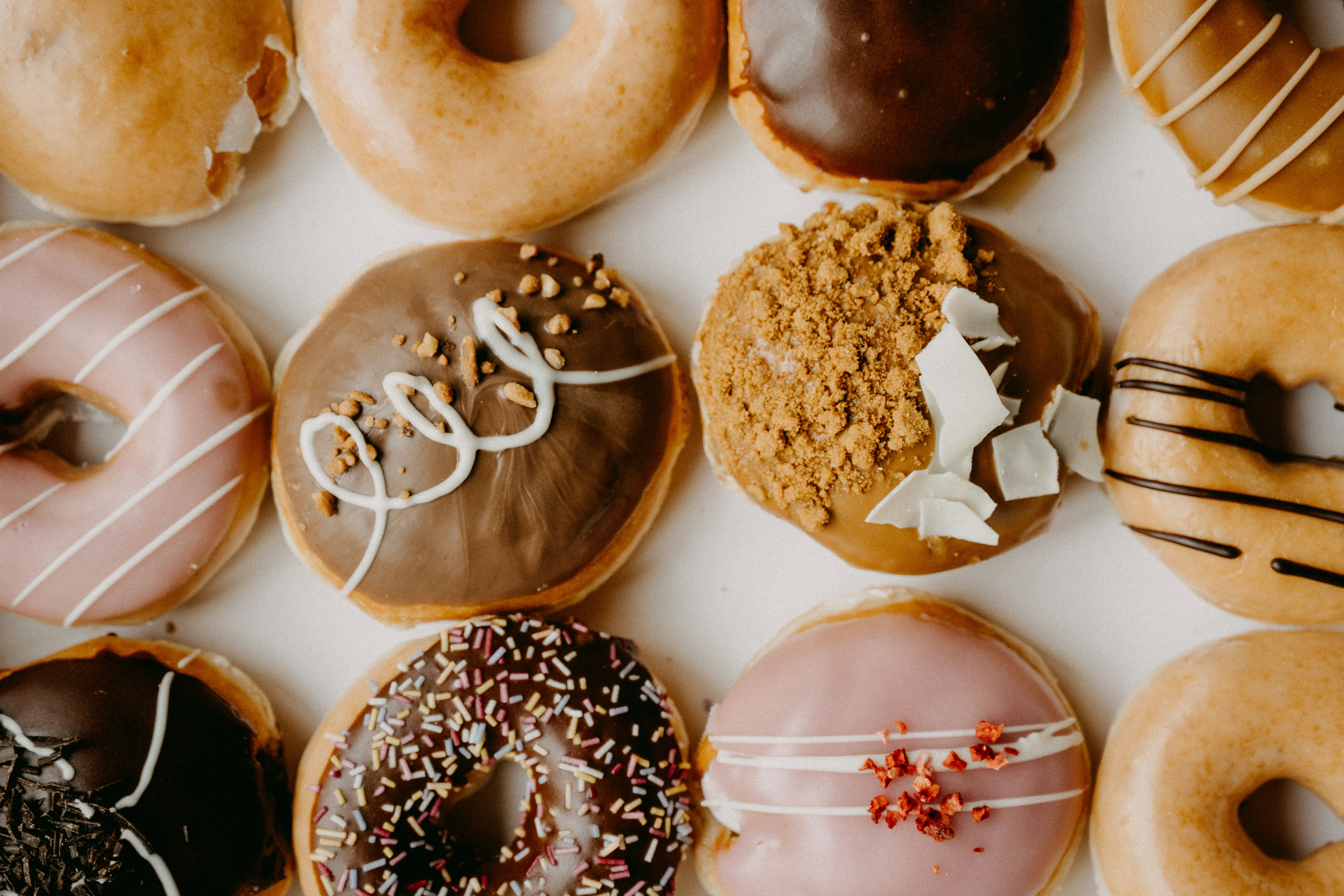 https://images.unsplash.com/photo-1618411640026-24e40dcde1ab?ixid=M3w2MjYzNjJ8MHwxfHNlYXJjaHw4fHxLcmlzcHklMjBLcmVtZXxlbnwwfDB8fHwxNzI0MTAzMzA5fDA&ixlib=rb-4.0.3