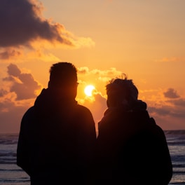 silhouette of couple at the ocean in a peacful moment