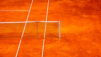 Campo da tennis in terra rossa presso il Centro Tennis Aeronautica, Milano.