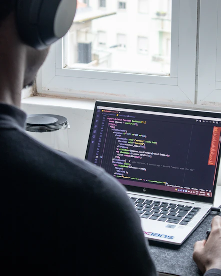 person in black long sleeve shirt using macbook pro