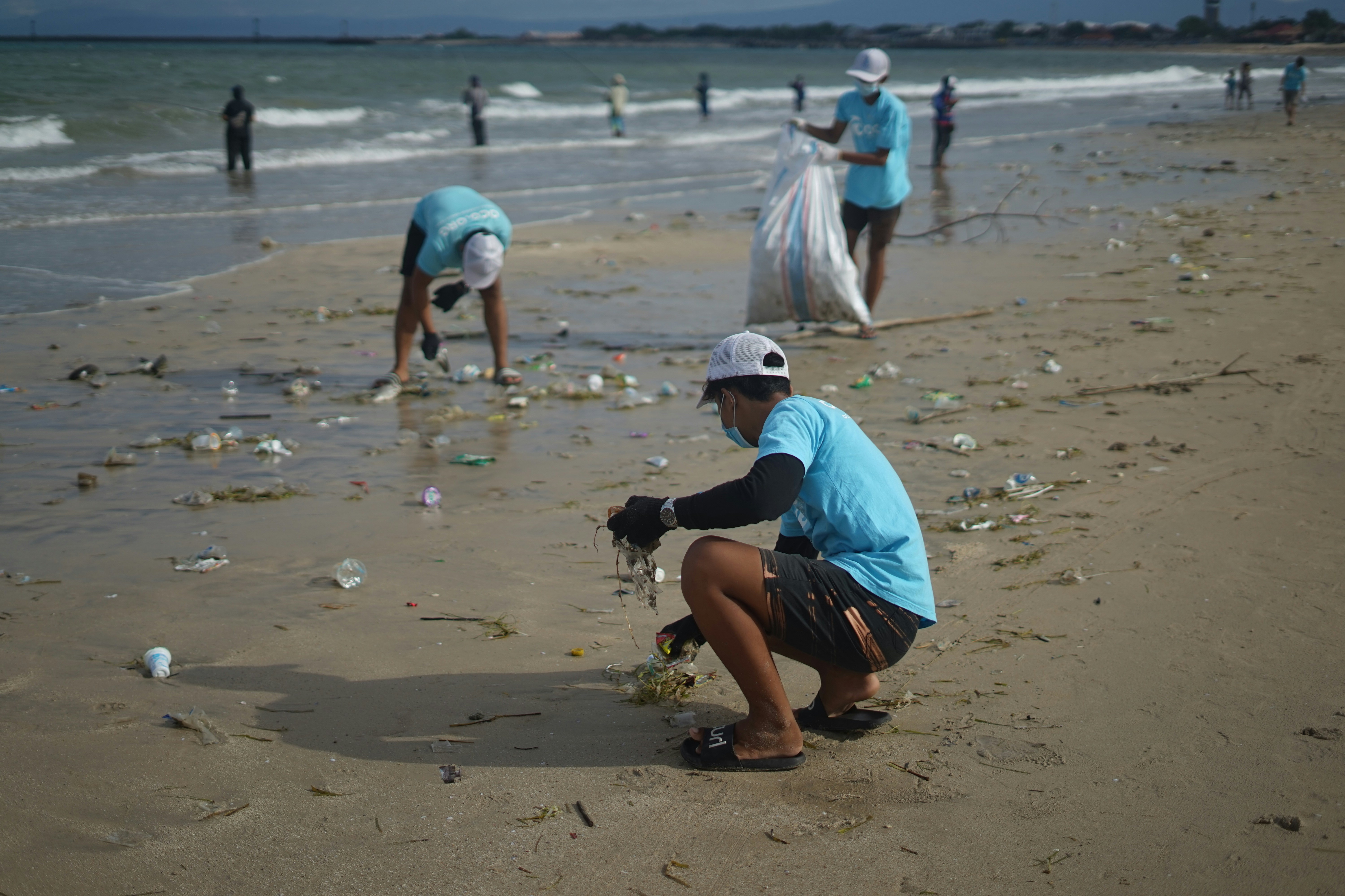 Teamwork beach cleanup