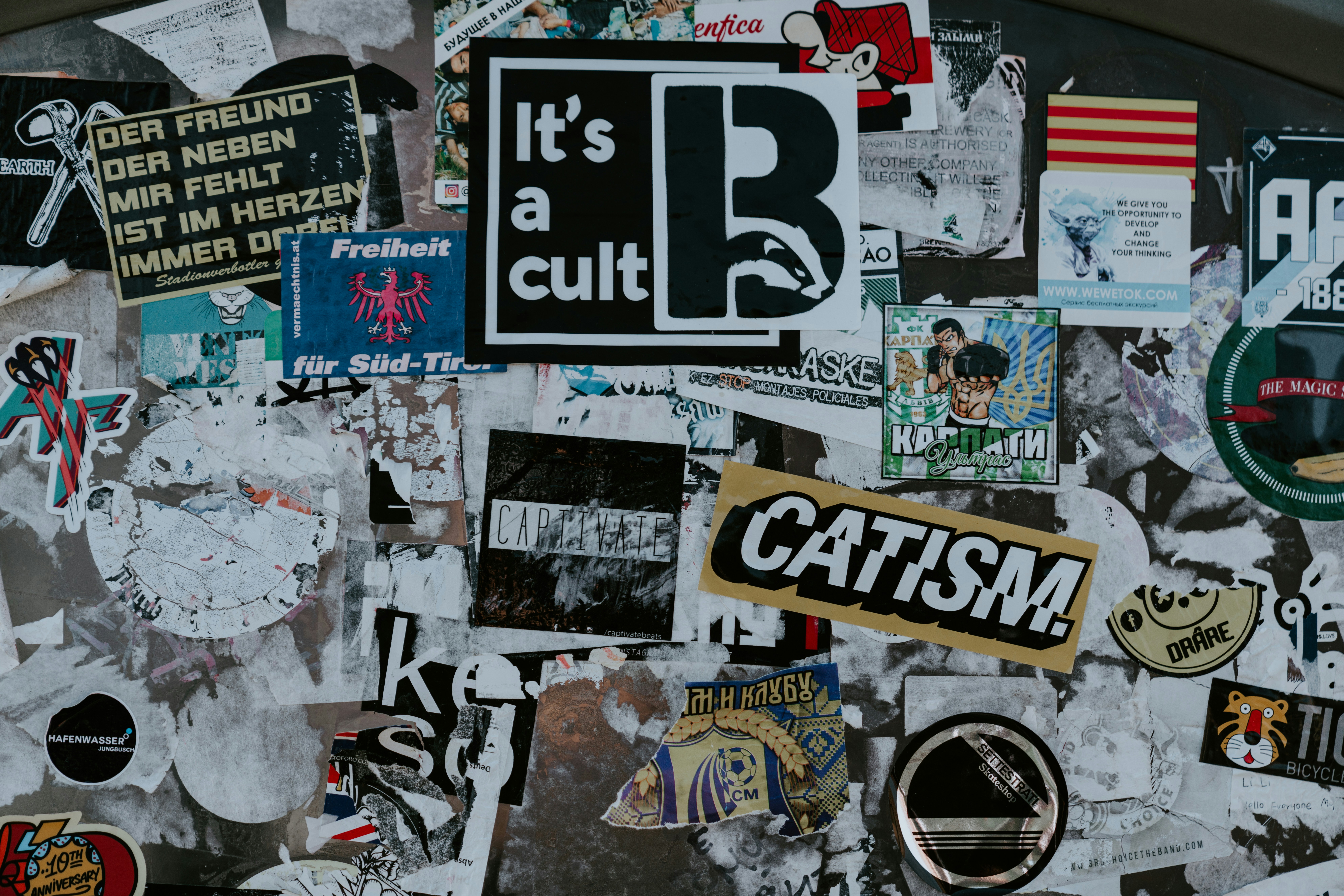 black and white no smoking sign