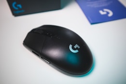black apple mouse on white table