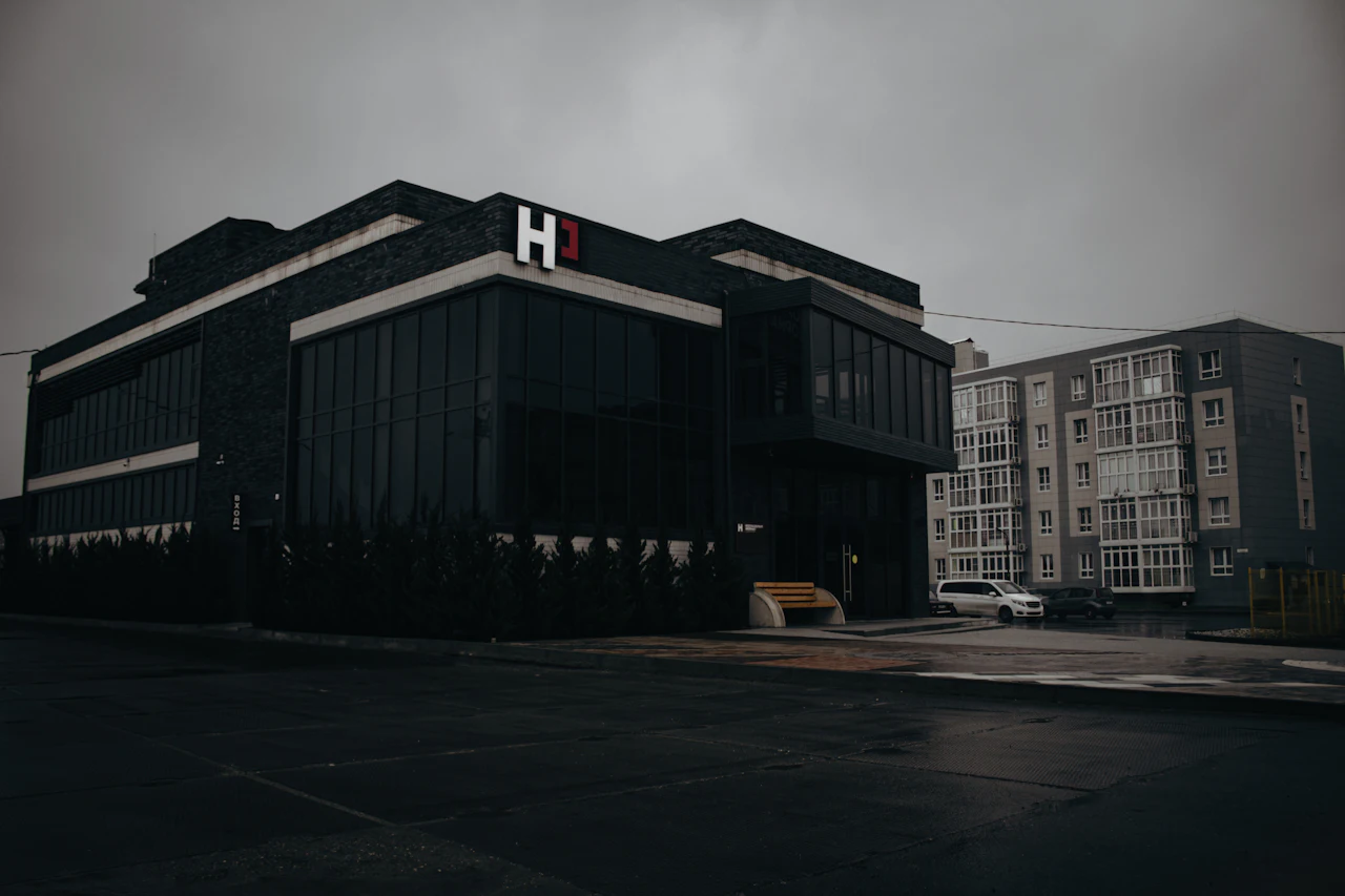 DST vs. Non-Traded REIT: How NAV Pricing Changes the Picture