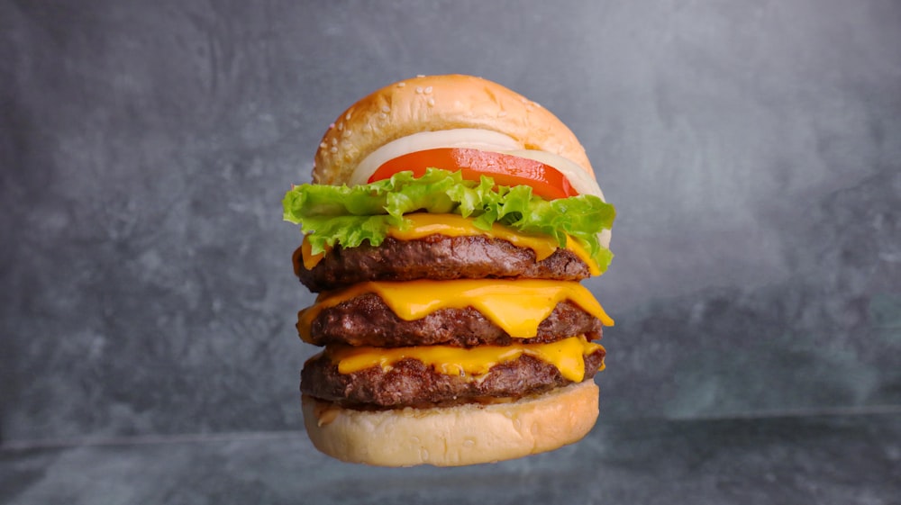 Hamburger con lattuga e pomodoro