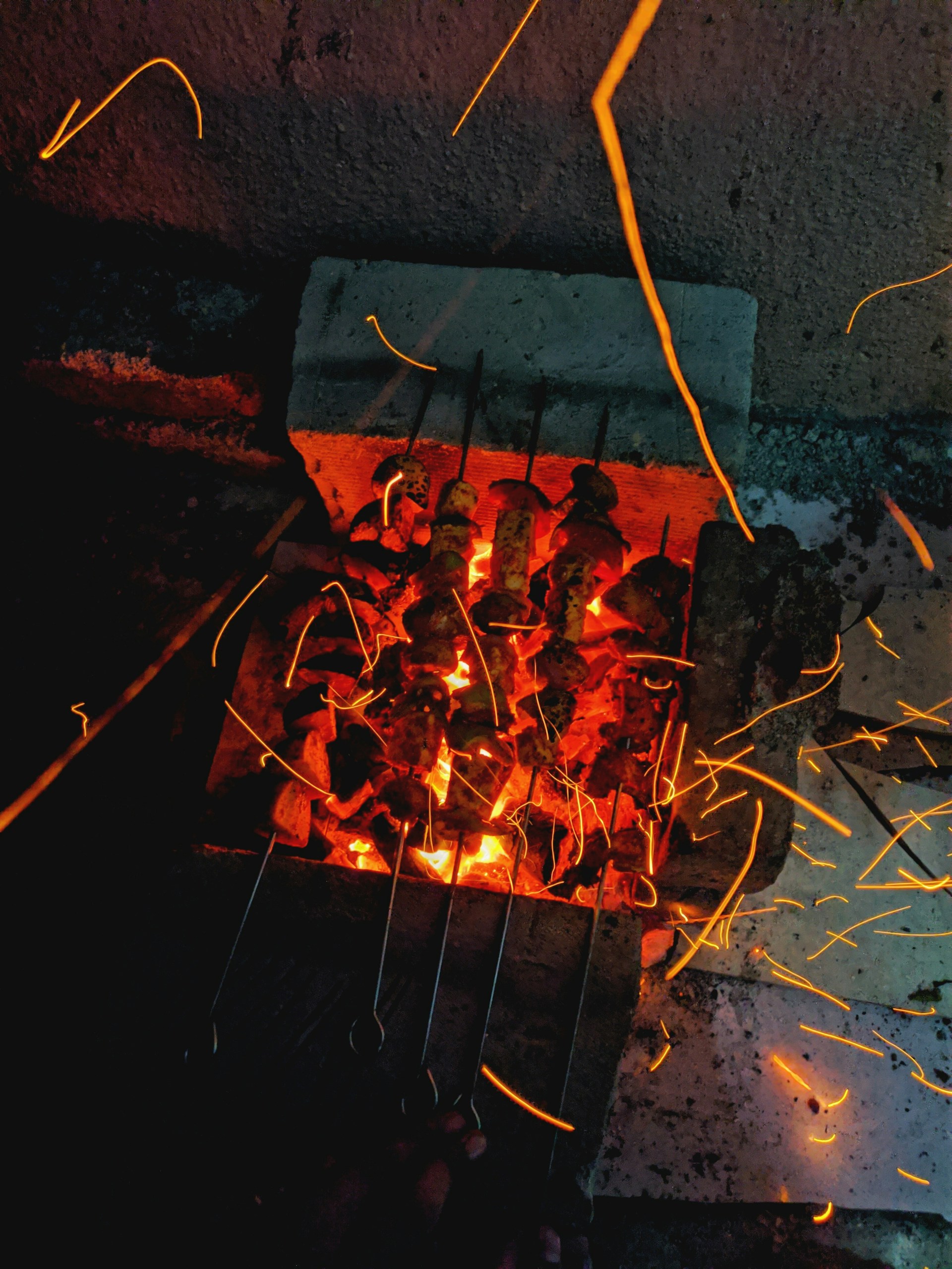 black and white bed linen