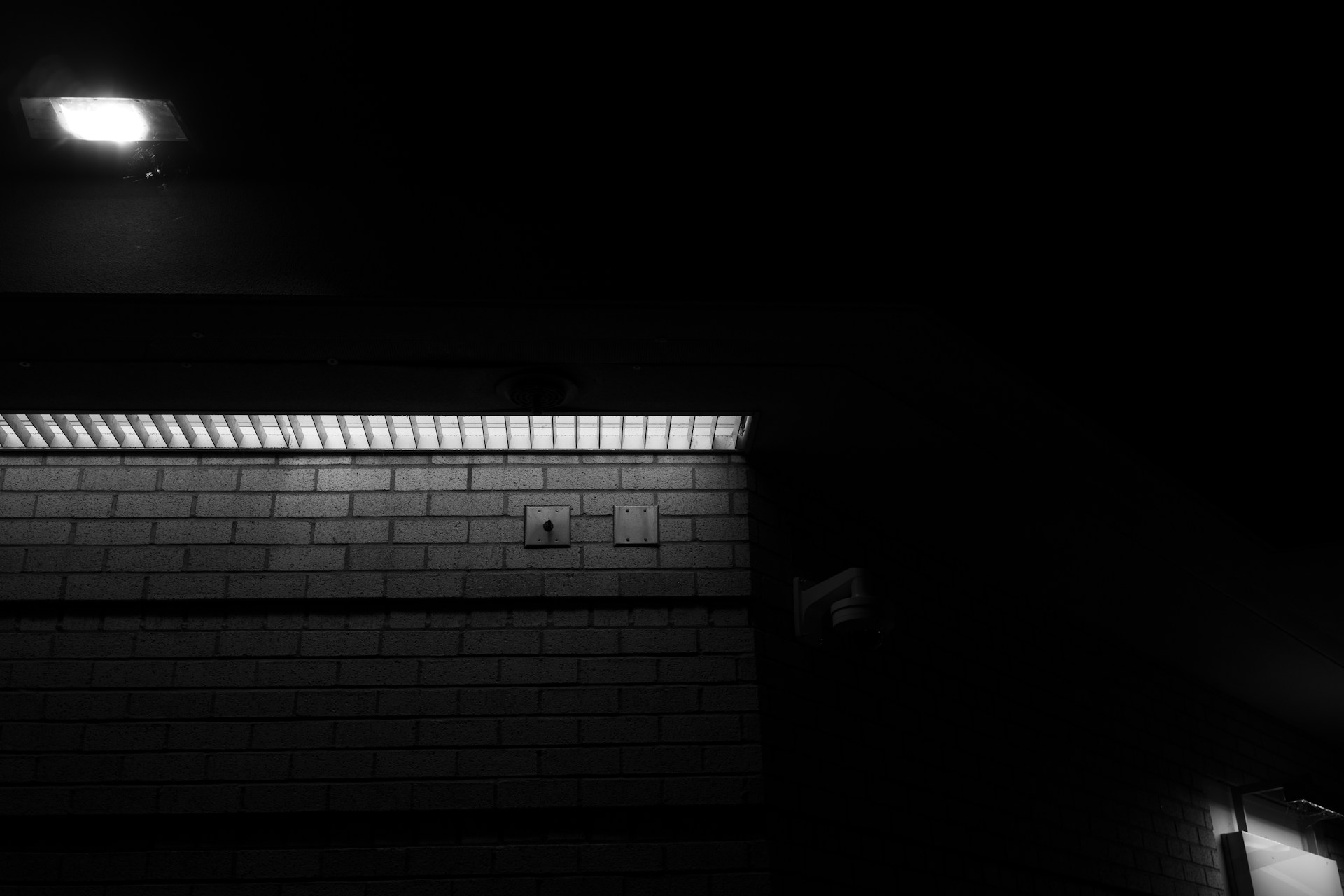 gray computer monitor