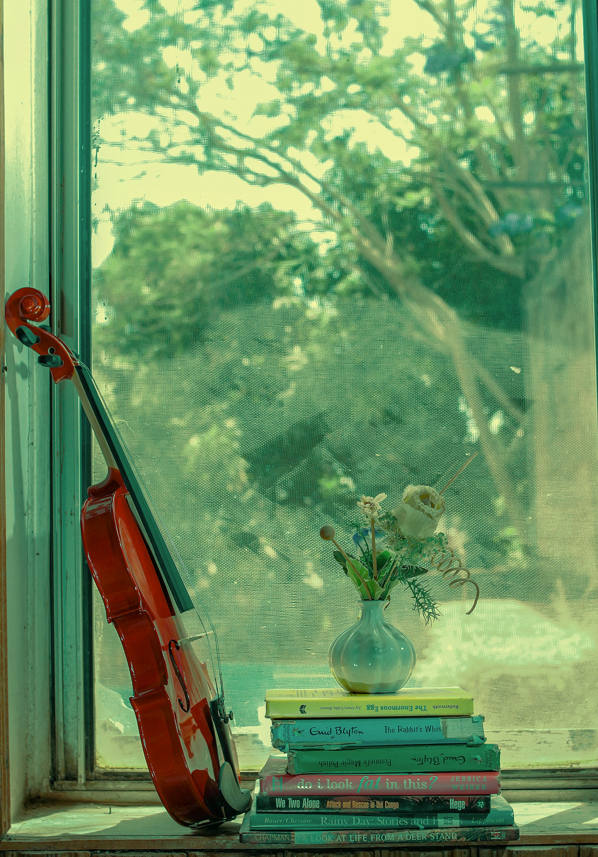 gray computer monitor