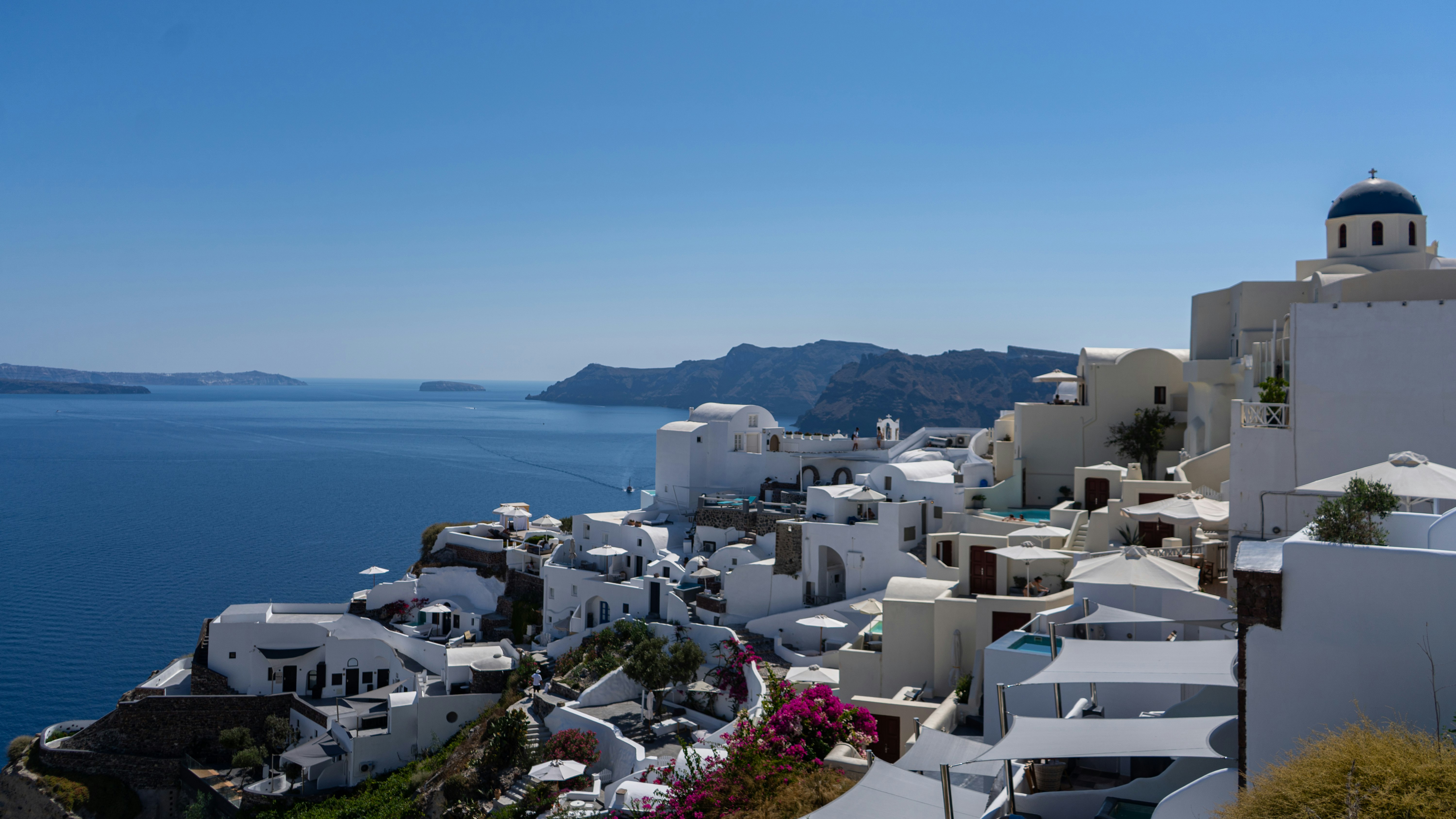 white concrete houses near sea during daytime