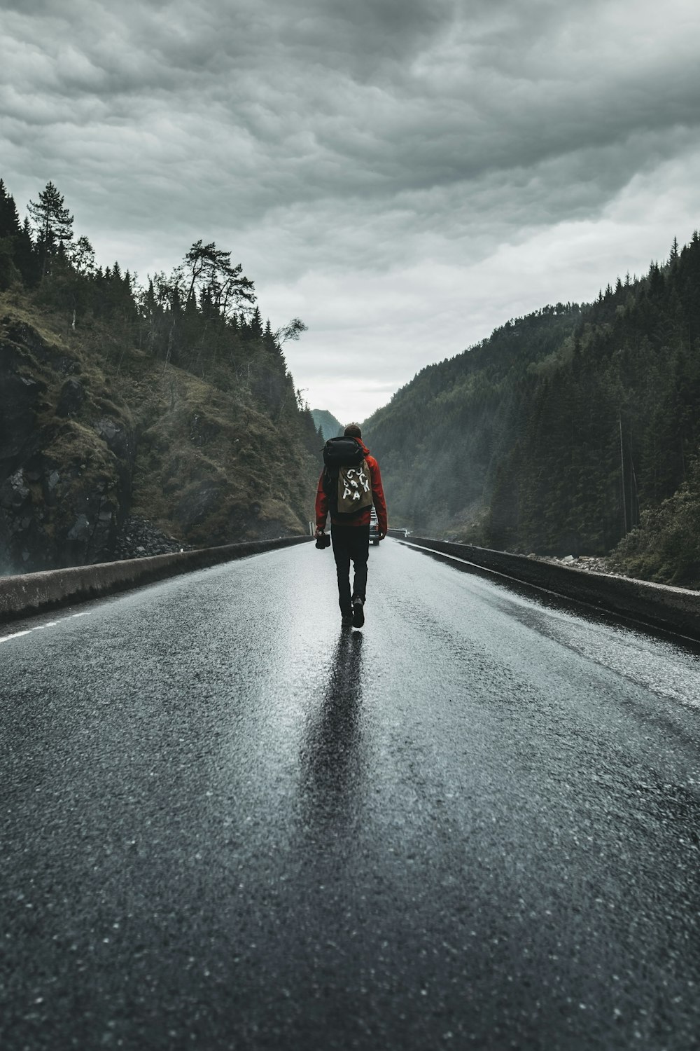 1000+ Man In The Road Pictures | Download Free Images on Unsplash