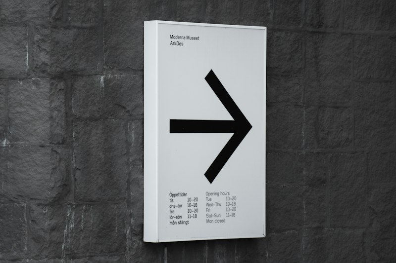 Sign with a black arrow pointing the way