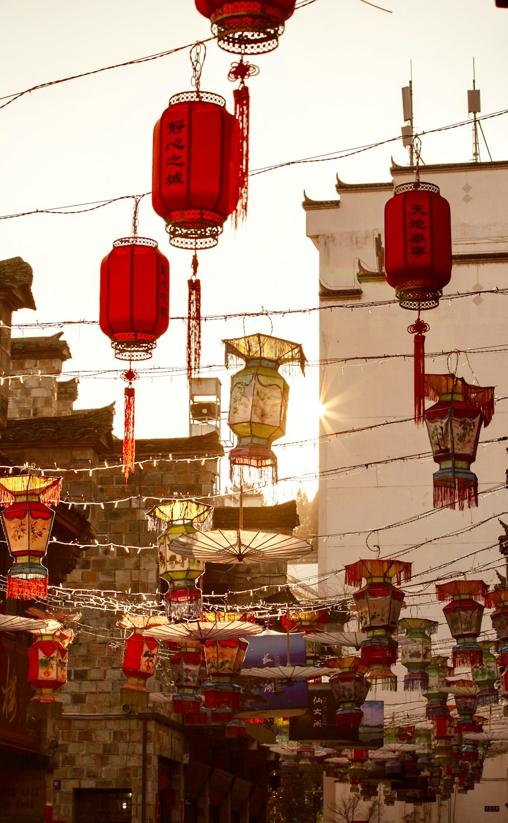Lanternes chinoises rouges et or