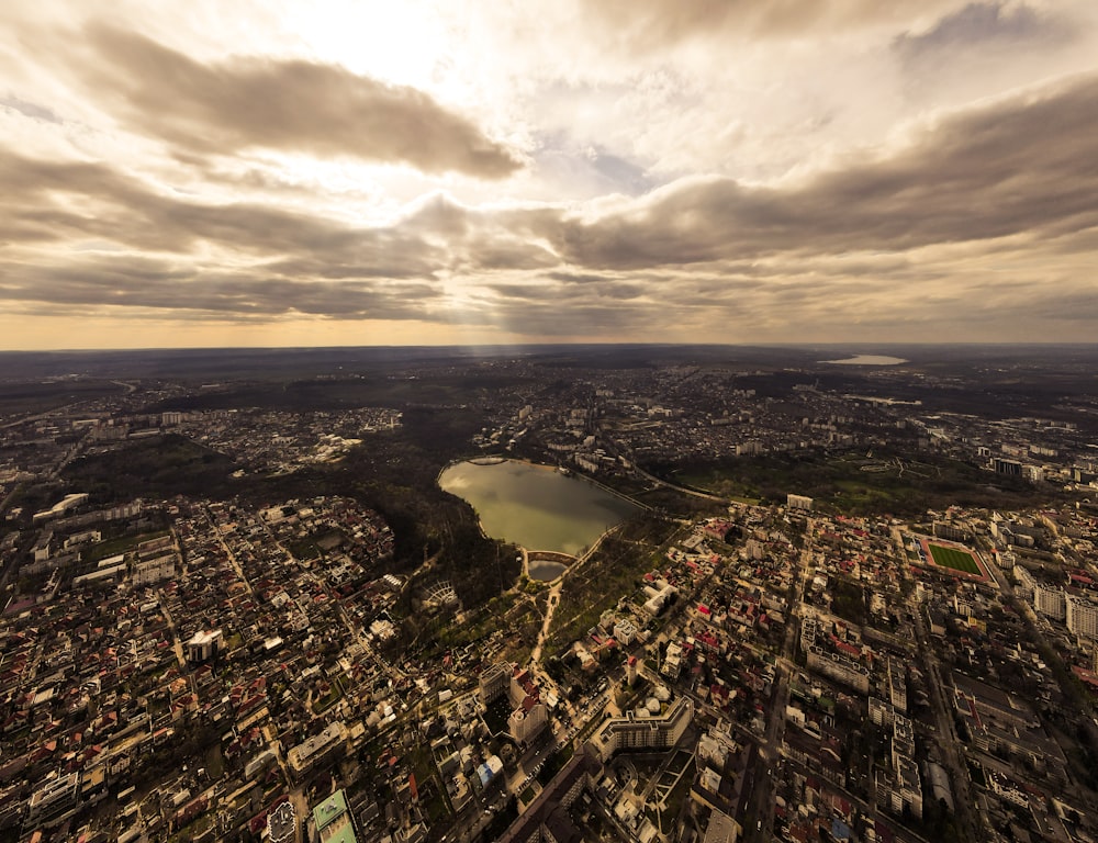 Vue aérienne des bâtiments de la ville pendant la journée