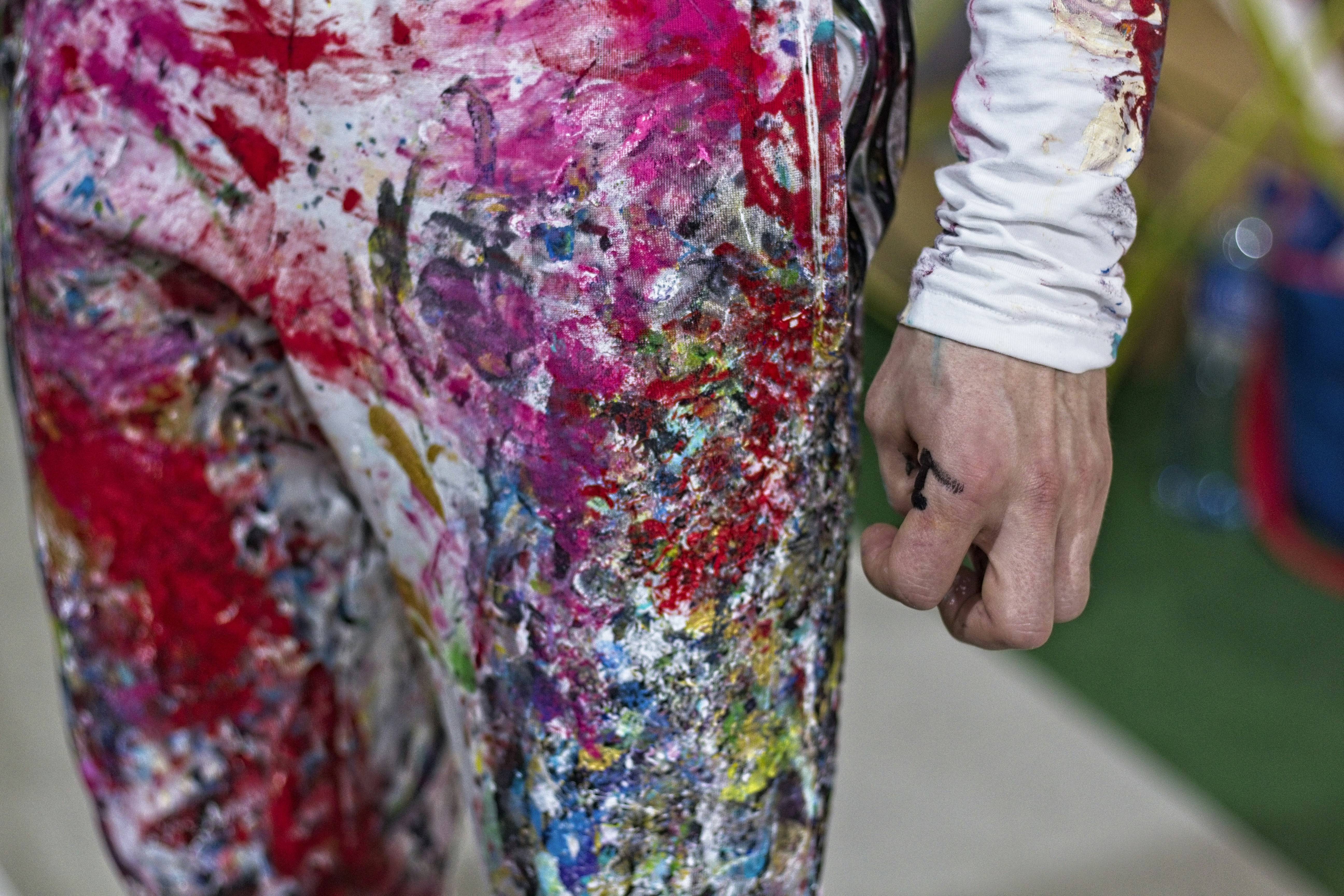 Jonas Deubelbeiss
Swiss artist, painter, dancer, performer
https://www.jonasdeubelbeiss.com 