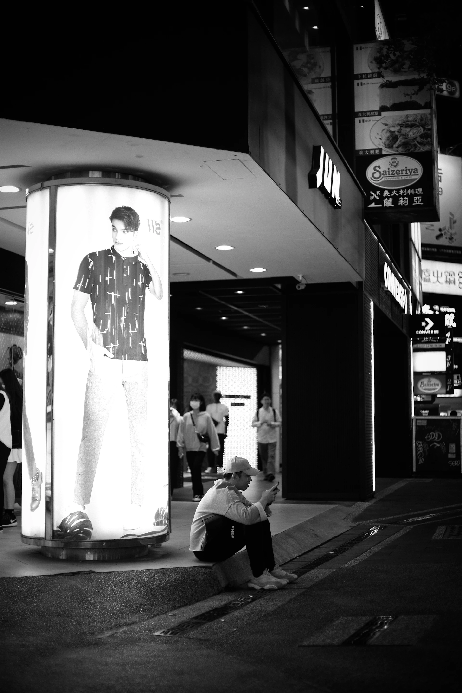 gray computer monitor