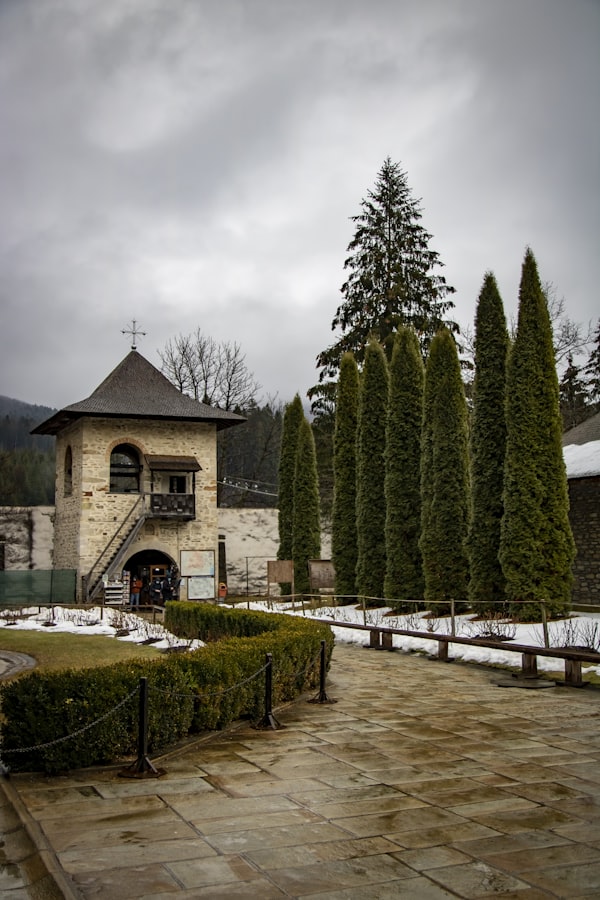 Mănăstiri din România: ghid pe regiuni