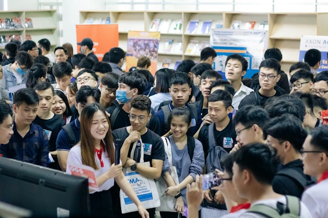 Crowd of young job seekers at a career fair, the kind of recruiting event the CCSD audit reviewed