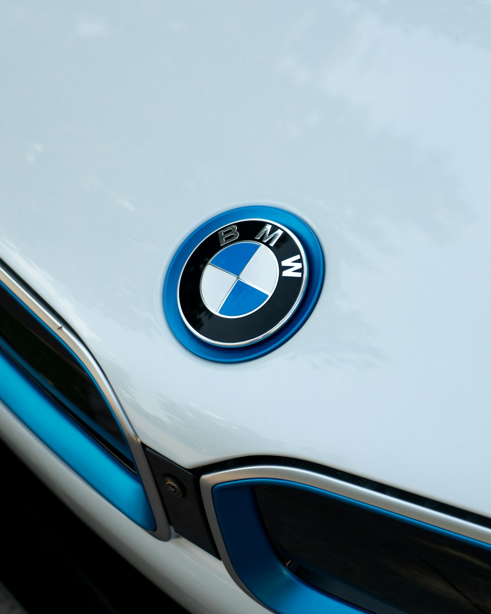 Coche BMW azul y plateado