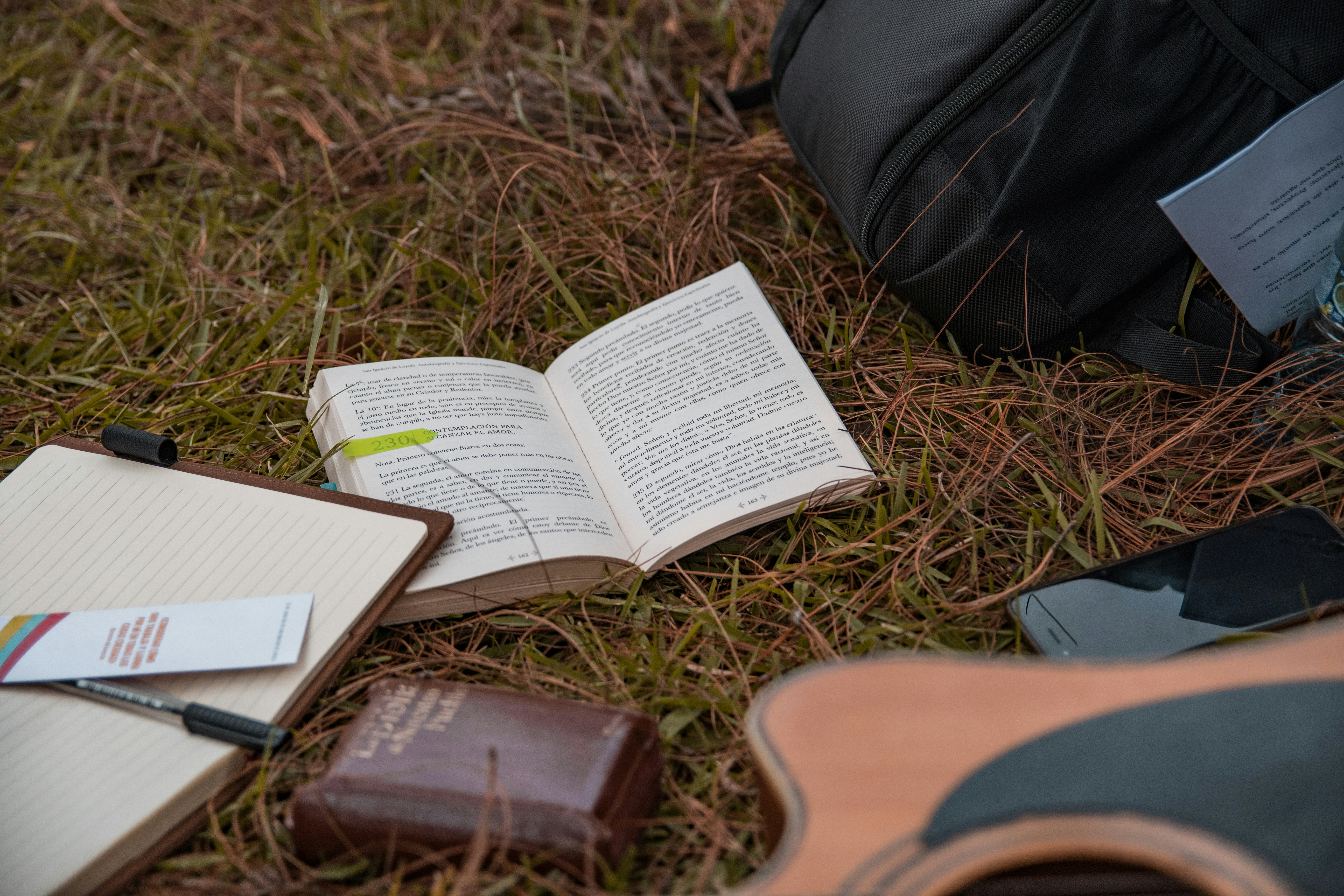 La lectura y la música van complementadas por una buena contemplación. De ahí me viene una inspiración honesta y sencilla, que no pretende ser más que el sentir humano.