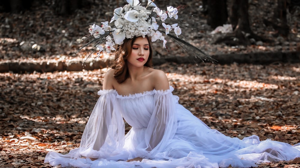 woman in white tube dress with white flower crown sitting on ground photo –  Free Apparel Image on Unsplash