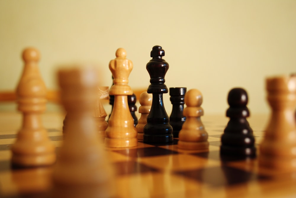 Foto Peças de xadrez no tabuleiro de xadrez – Imagem de Xadrez grátis no  Unsplash